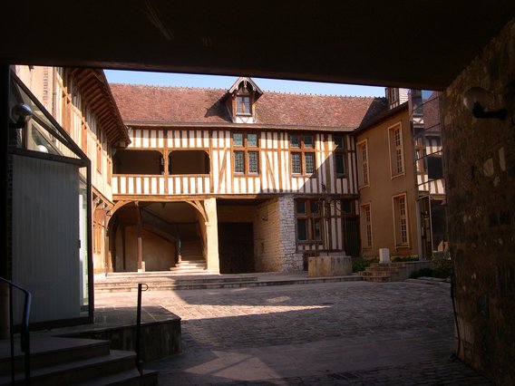  cour intérieure, rue Linard Gonthier